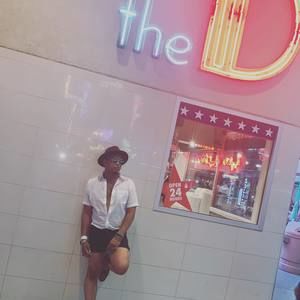 Meet your Posher, Dennis